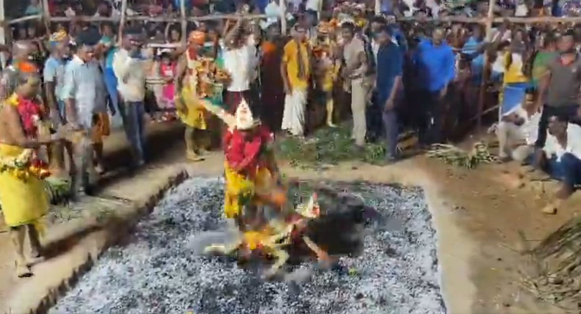 X/@SIVARAMAN74 : Screengrab from the viral fire-walking video | 